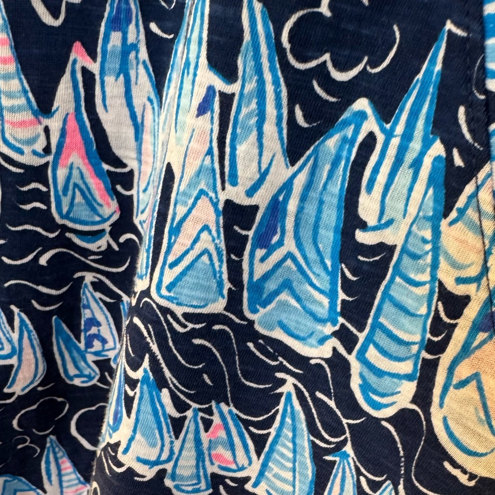 LILLY PULITZER Sailboats Tee Etta Vneck Navy Blue Low Tide Sails Nautical NWT